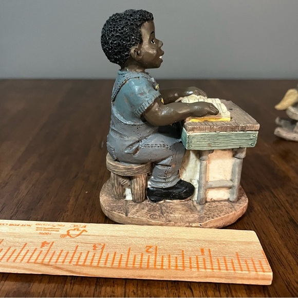 Set of three Young's Inc. figurines. Very good vintage condition. - Picture 13 of 16